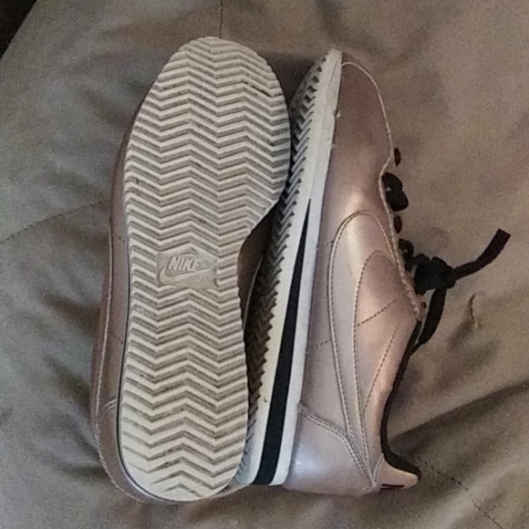 Womens Nike Cortez Bronze w/Black&White Size 6.5 - Picture 4 of 4